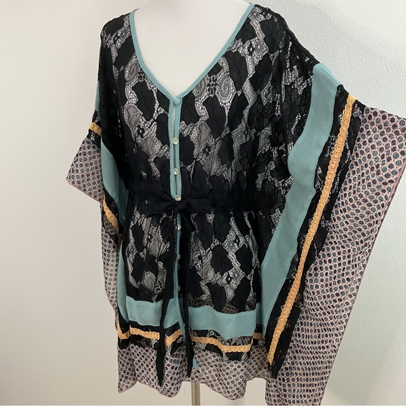 Ryu | Black Lace Shrug Top - Picture 4 of 14